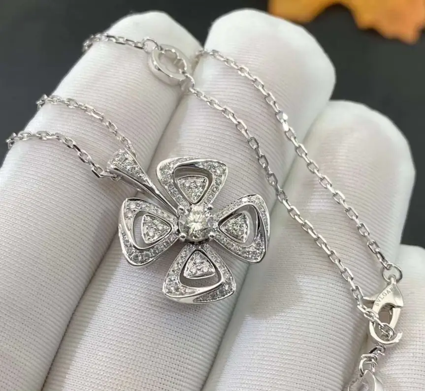 Колье Bulgari Fiorever /бриллианты, белое золото/