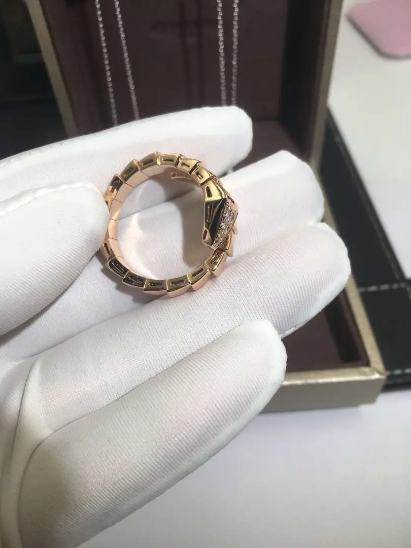 Кольцо Bulgari Serpenti с бриллиантовым паве /розовое золото/ 3
