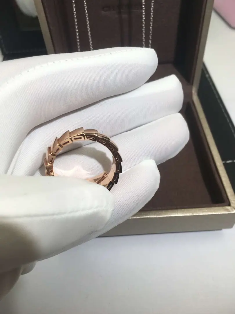 Кольцо Bulgari Serpenti с бриллиантовым паве /розовое золото/ 4