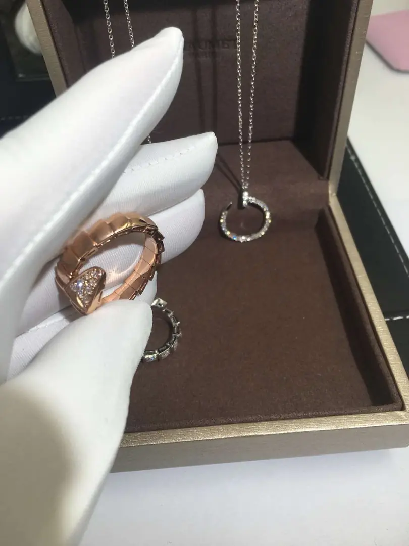Кольцо Bulgari Serpenti с бриллиантовым паве /розовое золото/ 5