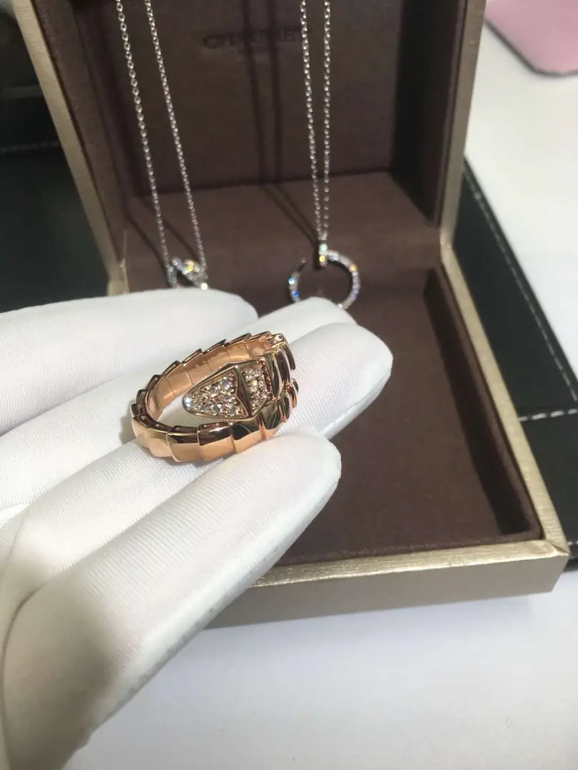 Кольцо Bulgari Serpenti с бриллиантовым паве /розовое золото/ 6