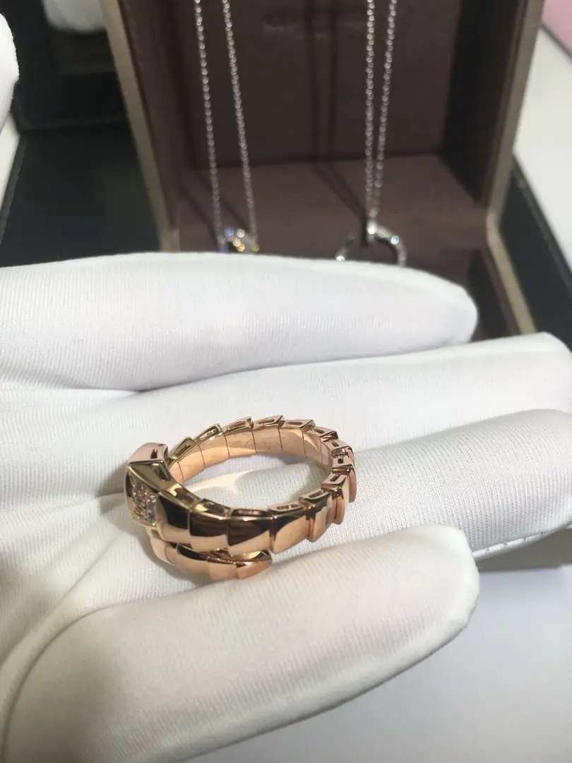 Кольцо Bulgari Serpenti с бриллиантовым паве /розовое золото/ 7