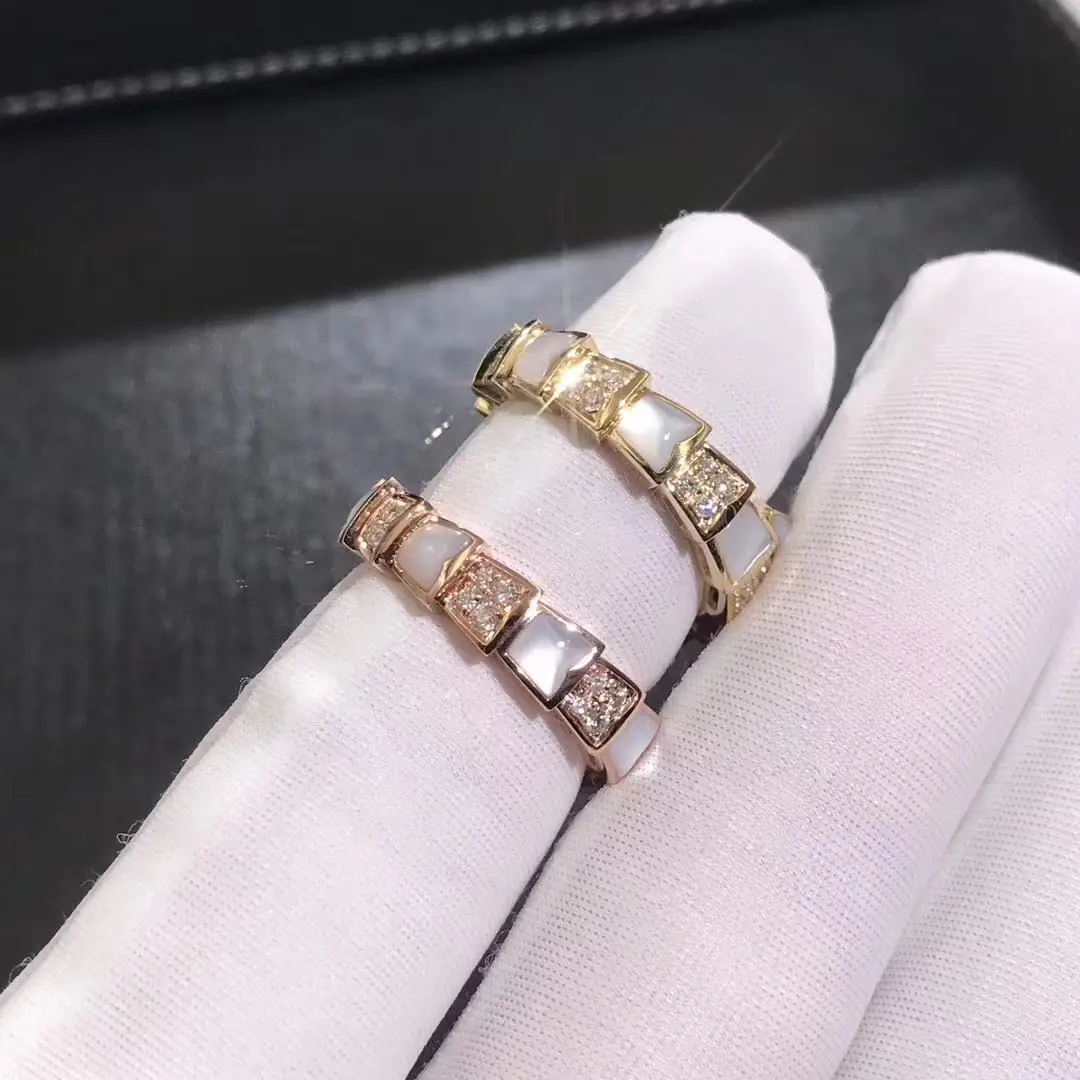 Кольцо Bulgari Serpenti с бриллиантовым паве /желтое золото, перламутр/ 5