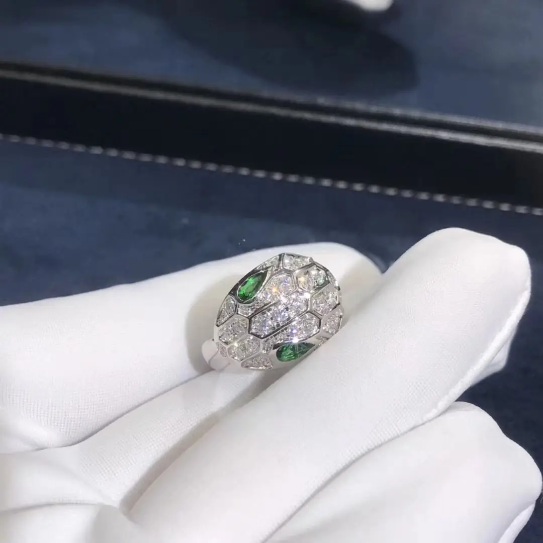 Кольцо Bulgari Serpenti /белое золото, бриллианты, изумруды/