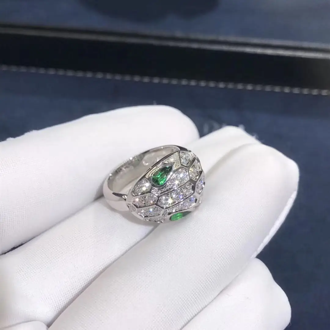 Кольцо Bulgari Serpenti /белое золото, бриллианты, изумруды/