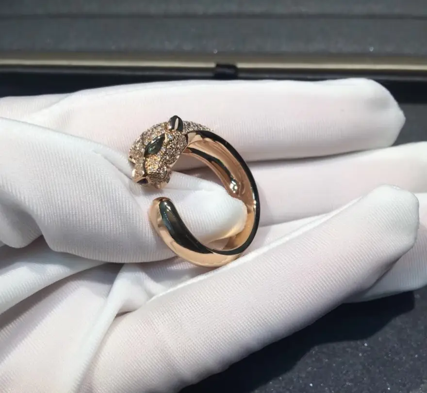 Кольцо Panthere de Cartier /бриллианты, розовое золото/