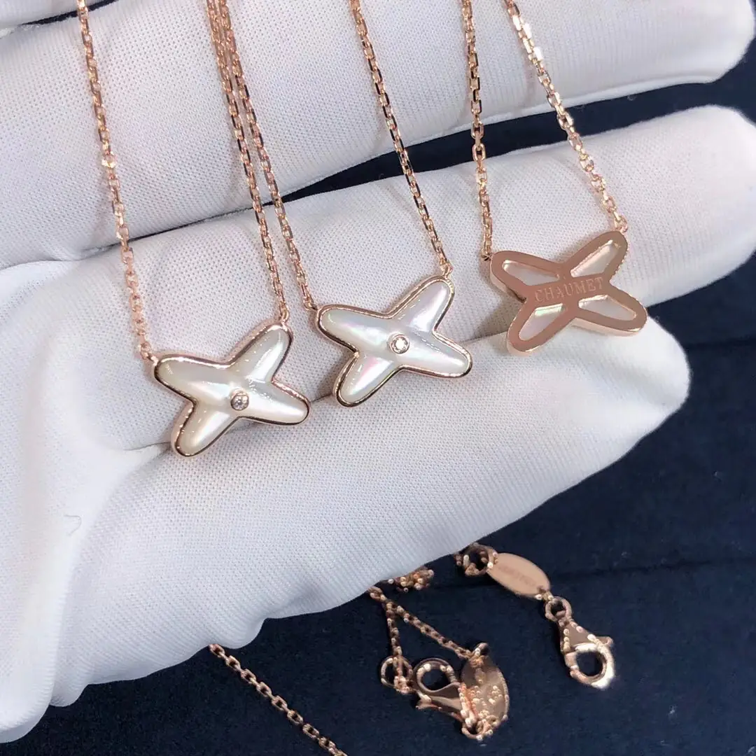 Подвеска Chaumet Jeux De Liens /розовое золото, белый перламутр, бриллианты/
