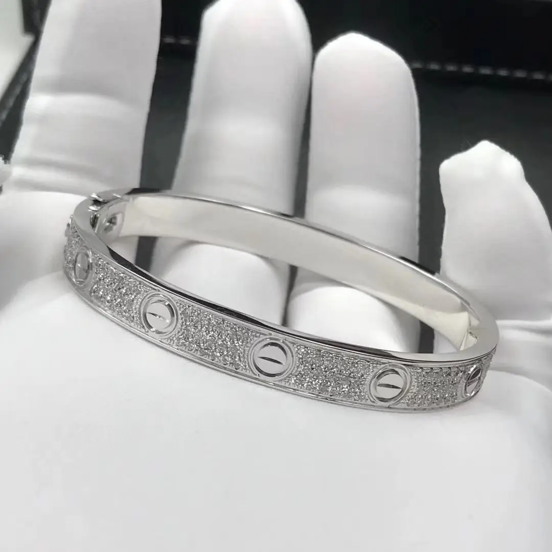 Браслет Cartier Love /204 бриллианта, белое золото/