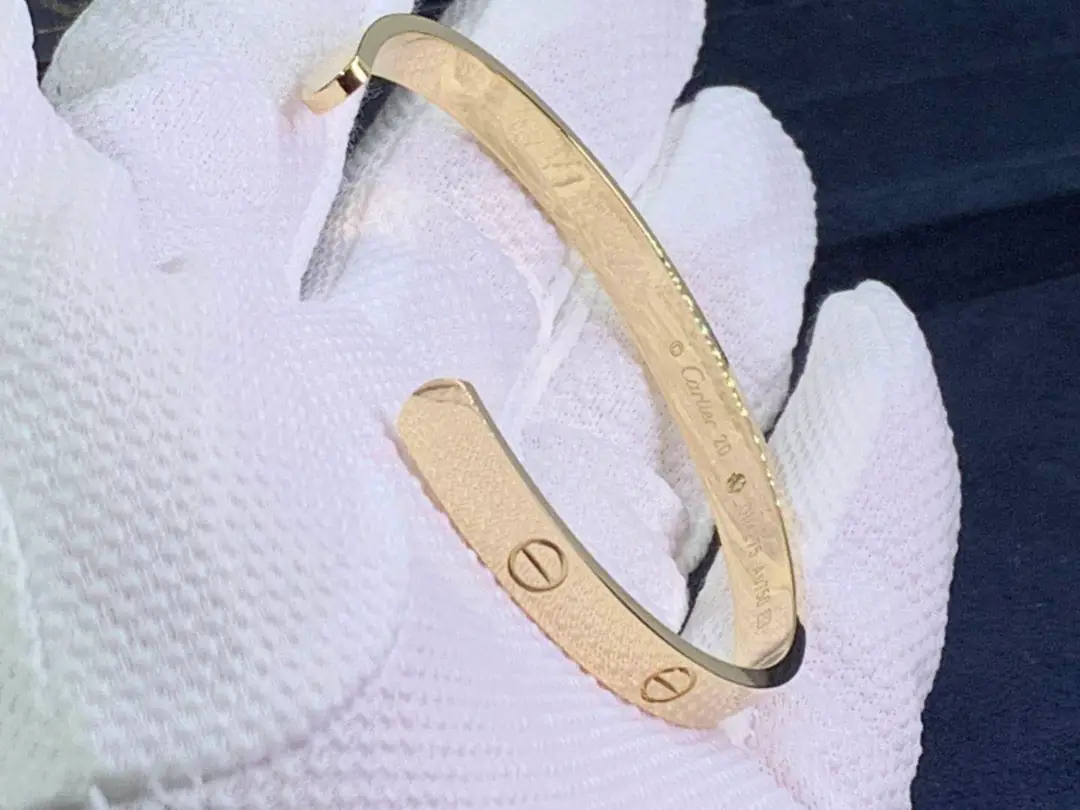 Браслет Cartier Love с открытой манжетой /1 бриллиант, желтое золото/ 5