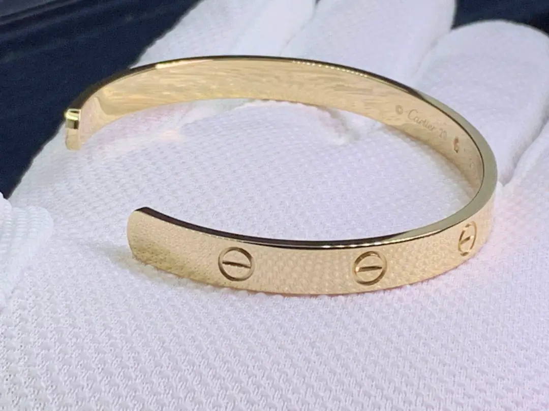 Браслет Cartier Love с открытой манжетой /1 бриллиант, желтое золото/ 6
