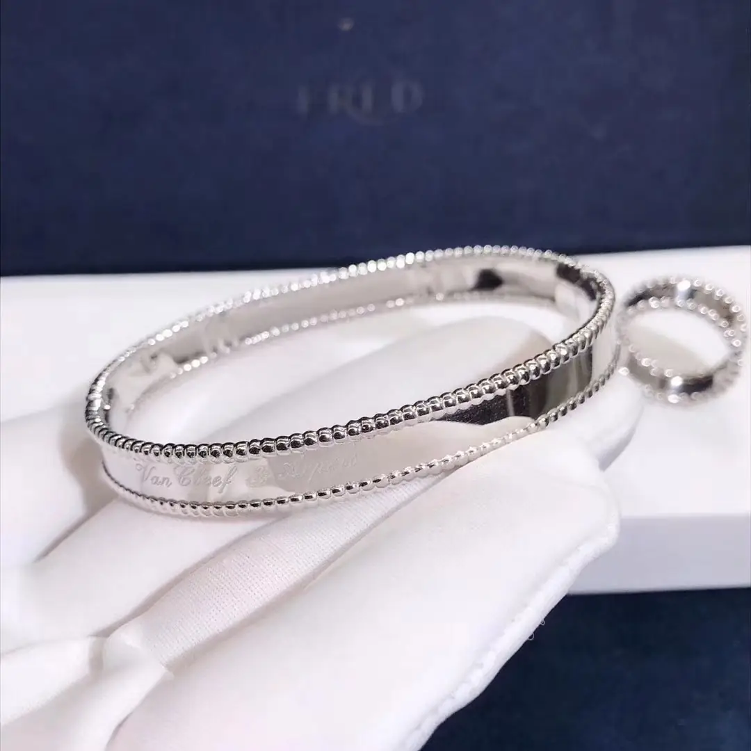 Браслет Van Cleef &amp; Arpels Perlee Signature /белое золото/