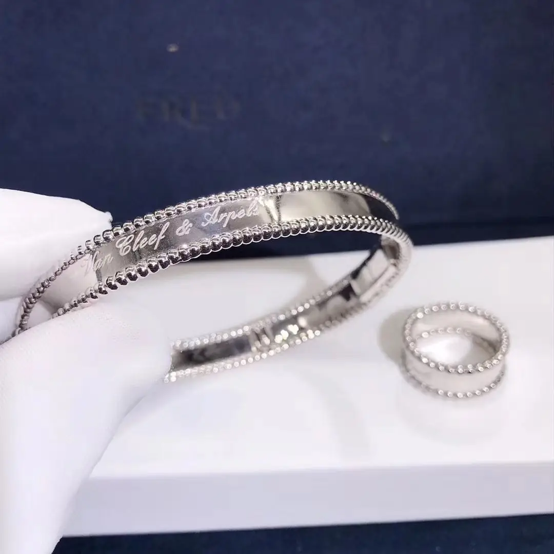 Браслет Van Cleef &amp; Arpels Perlee Signature /белое золото/