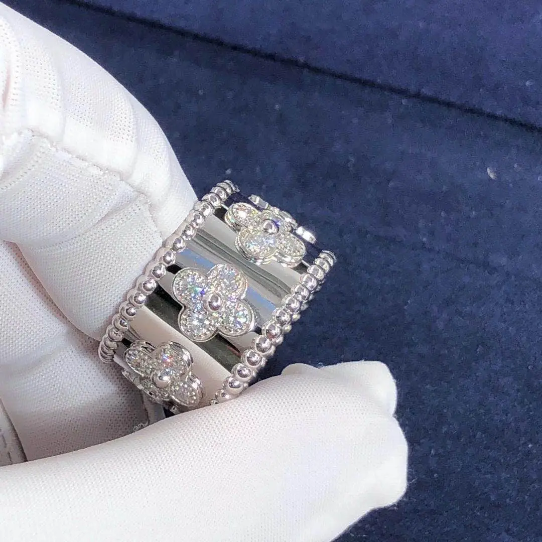 Кольцо Van Cleef &amp; Arpels Perlée Clovers /бриллианты, белое золото/