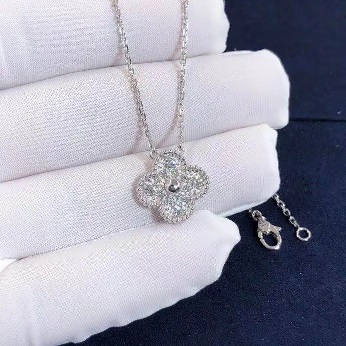 Подвеска Van Cleef & Arpels Vintage Alhambra /бриллианты, белое золото/ 4
