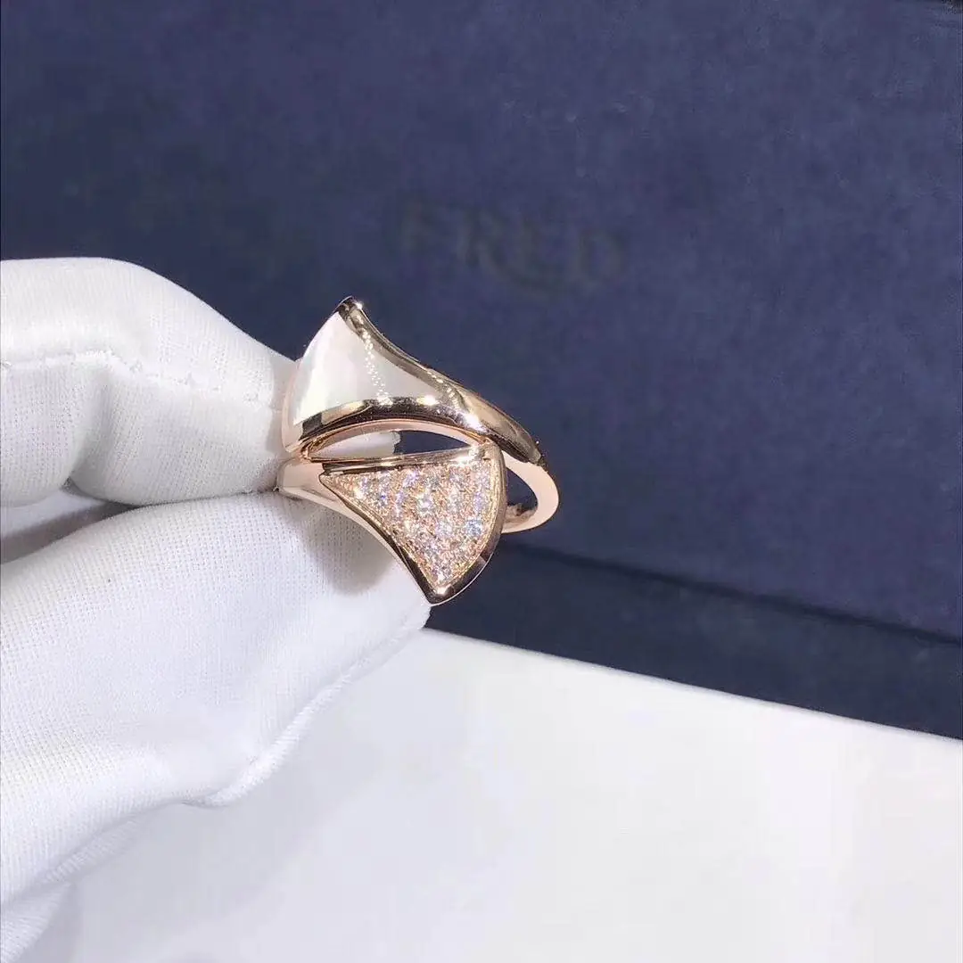 Кольцо Bulgari Divas Dream /бриллианты, перламутр, розовое золото/