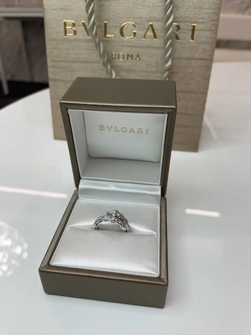 Кольцо Bulgari Serpenti белое золото, бриллианты