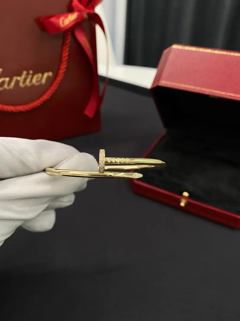 Браслет Cartier Juste Un Clou желтое золото, бриллианты