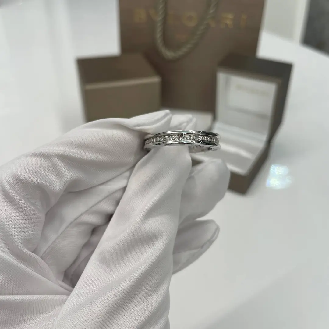 Кольцо Bulgari B.ZERO1 белое золото, бриллианты