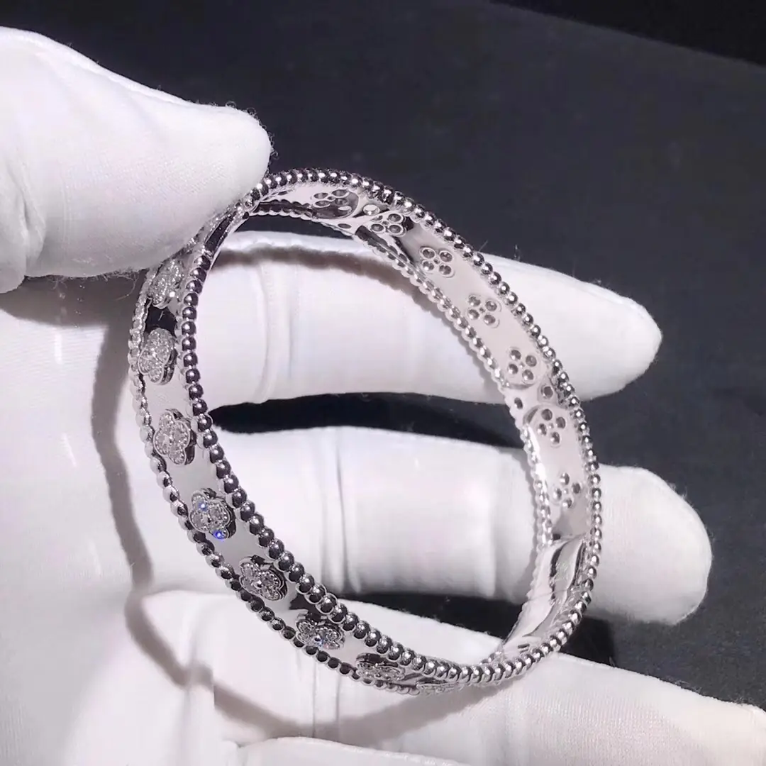 Браслет Van Cleef &amp; Arpels Perlée Clover Diamond /бриллианты, белое золото/