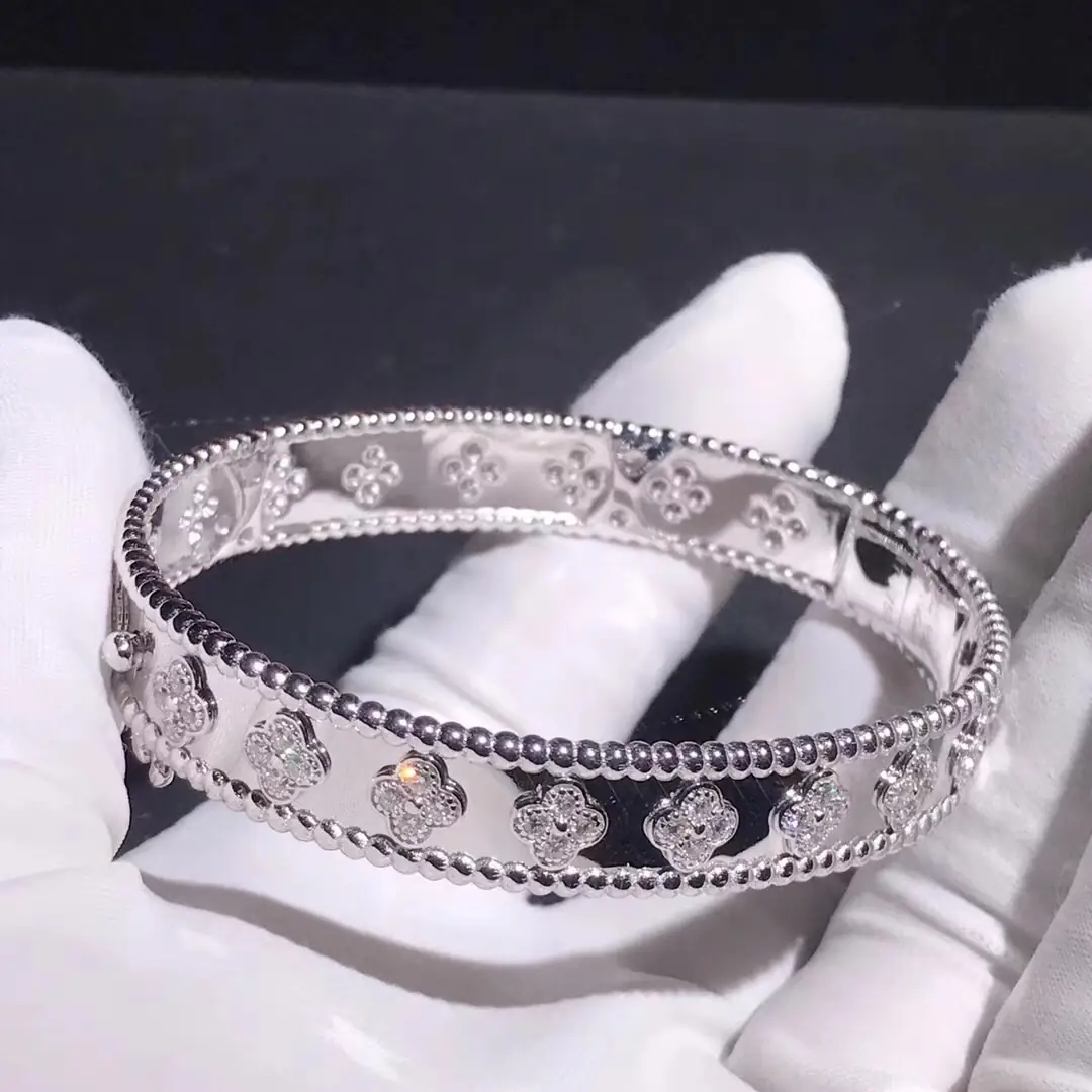 Браслет Van Cleef &amp; Arpels Perlée Clover Diamond /бриллианты, белое золото/ 4