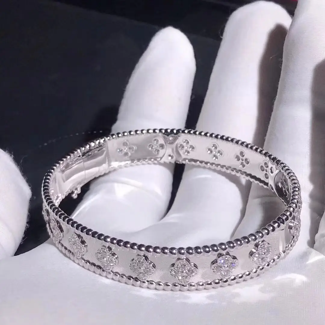 Браслет Van Cleef &amp; Arpels Perlée Clover Diamond /бриллианты, белое золото/ 5