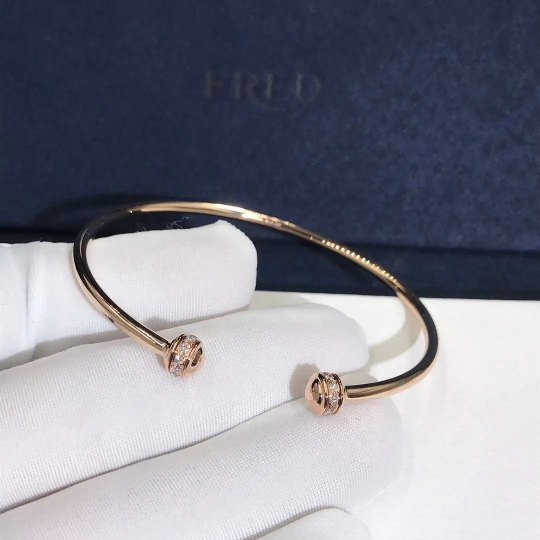 Браслет Piaget Possession Open Bangle /бриллианты, розовое золото/