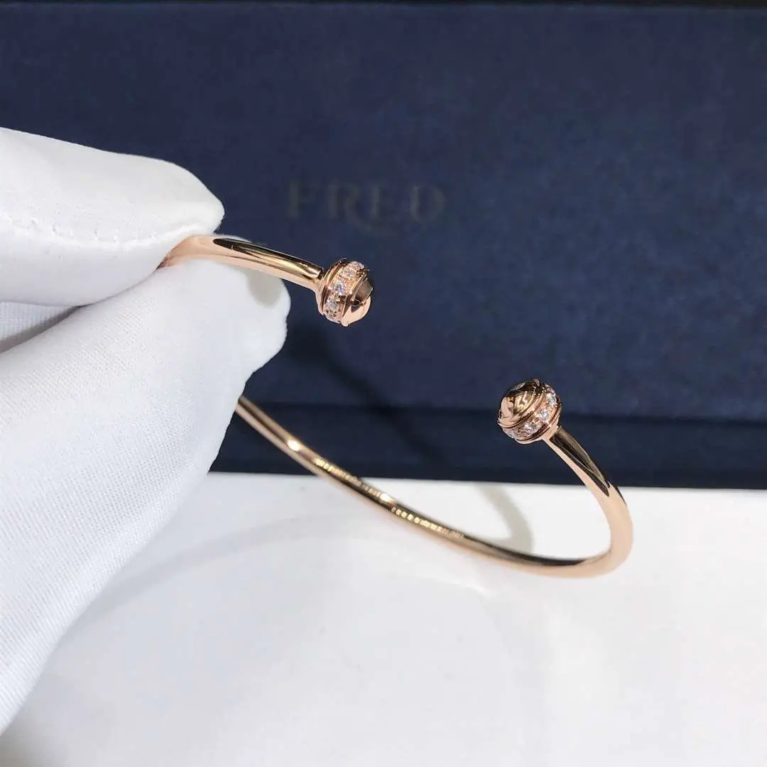 Браслет Piaget Possession Open Bangle /бриллианты, розовое золото/