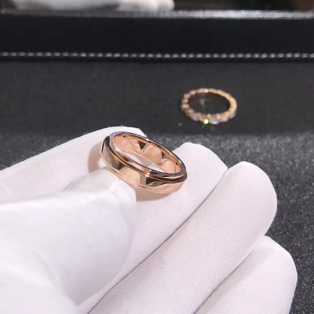 Кольцо Piaget Possession с подвижным механизмом /бриллианты, розовое золото/