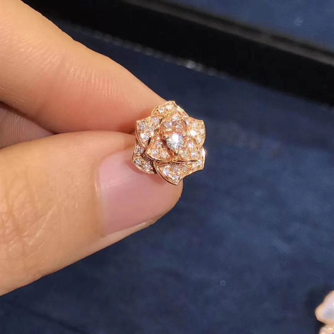 Серьги Piaget Rose /бриллианты, белое, розовое золото/