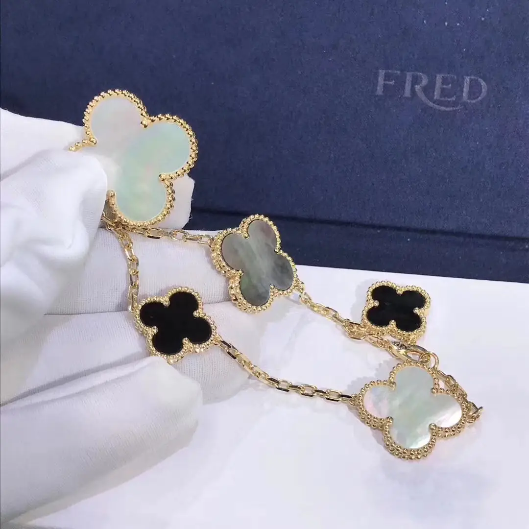 Браслет Van Cleef & Arpels Magic Alhambra 5 мотивов /желтое золото, перламутр, оникс/ 2