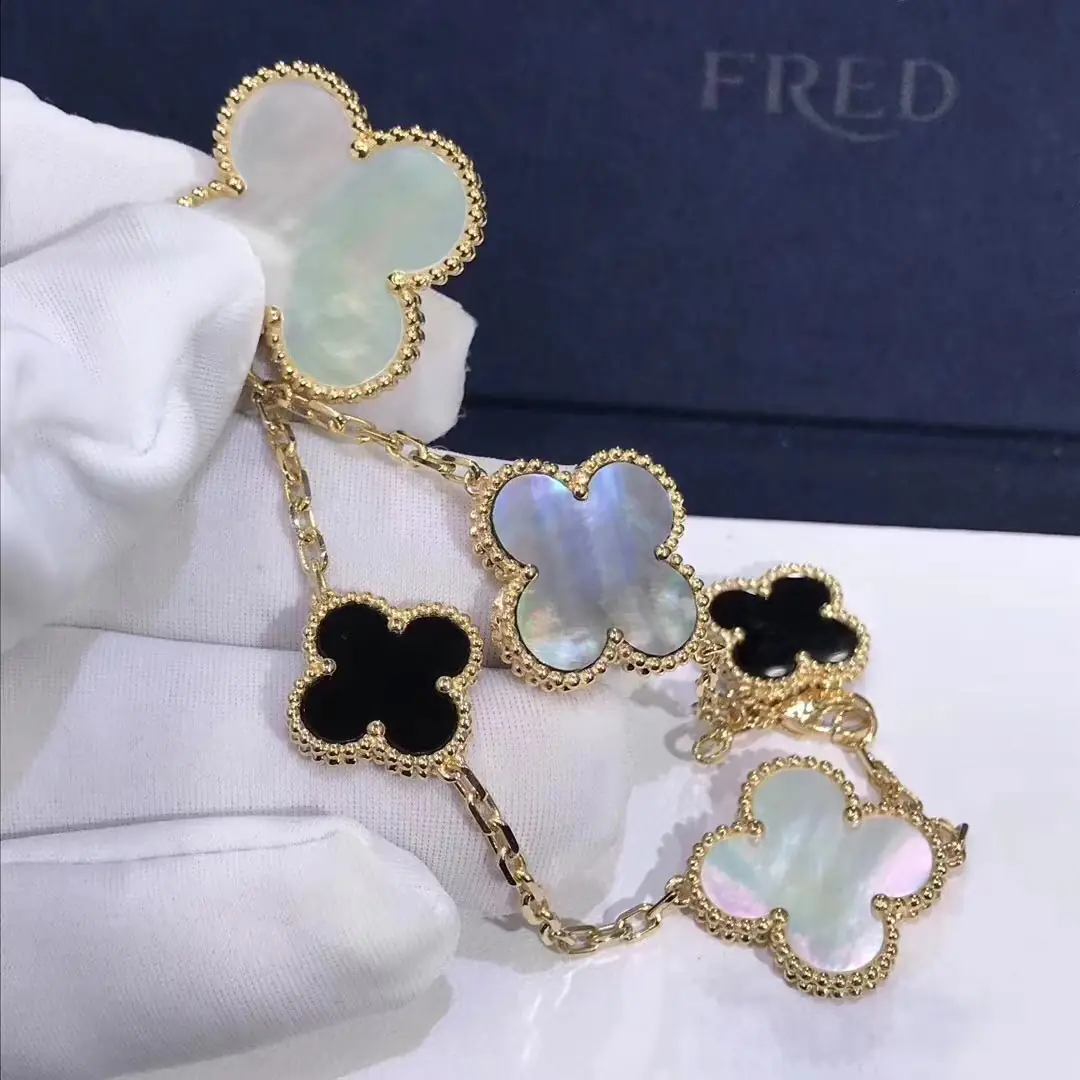 Браслет Van Cleef & Arpels Magic Alhambra 5 мотивов /желтое золото, перламутр, оникс/ 4