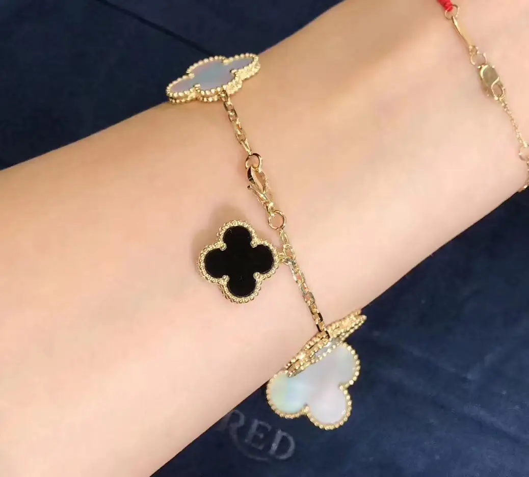 Браслет Van Cleef & Arpels Magic Alhambra 5 мотивов /желтое золото, перламутр, оникс/ 6
