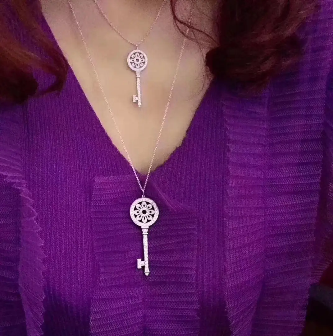 Колье Tiffany &amp; Co. Petal Key с бриллиантовым паве /белое, розовое золото/ 12