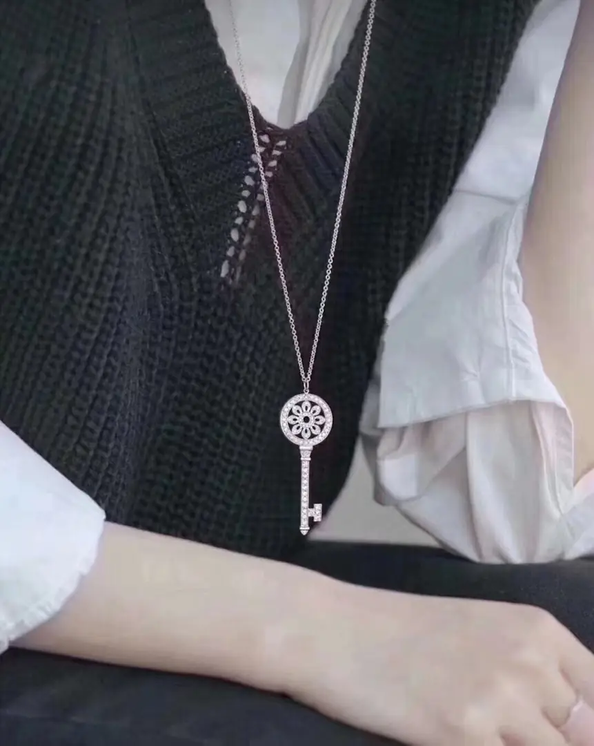 Колье Tiffany &amp; Co. Petal Key с бриллиантовым паве /белое, розовое золото/ 13