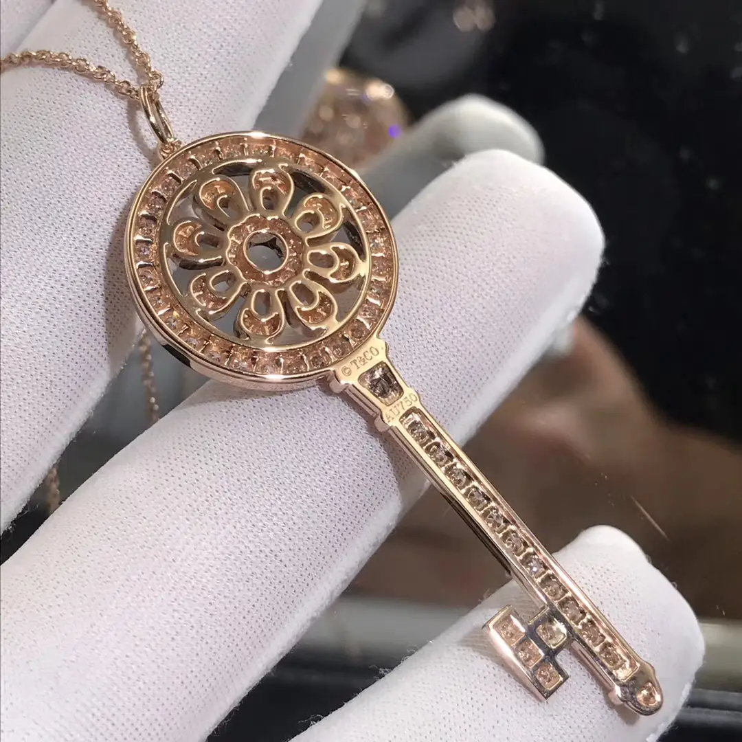 Колье Tiffany &amp; Co. Petal Key с бриллиантовым паве /белое, розовое золото/ 4