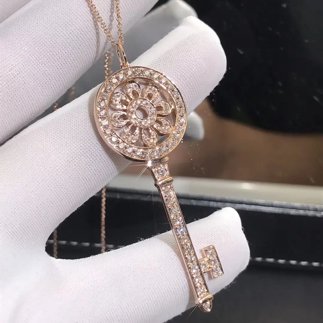 Колье Tiffany &amp; Co. Petal Key с бриллиантовым паве /белое, розовое золото/ 5