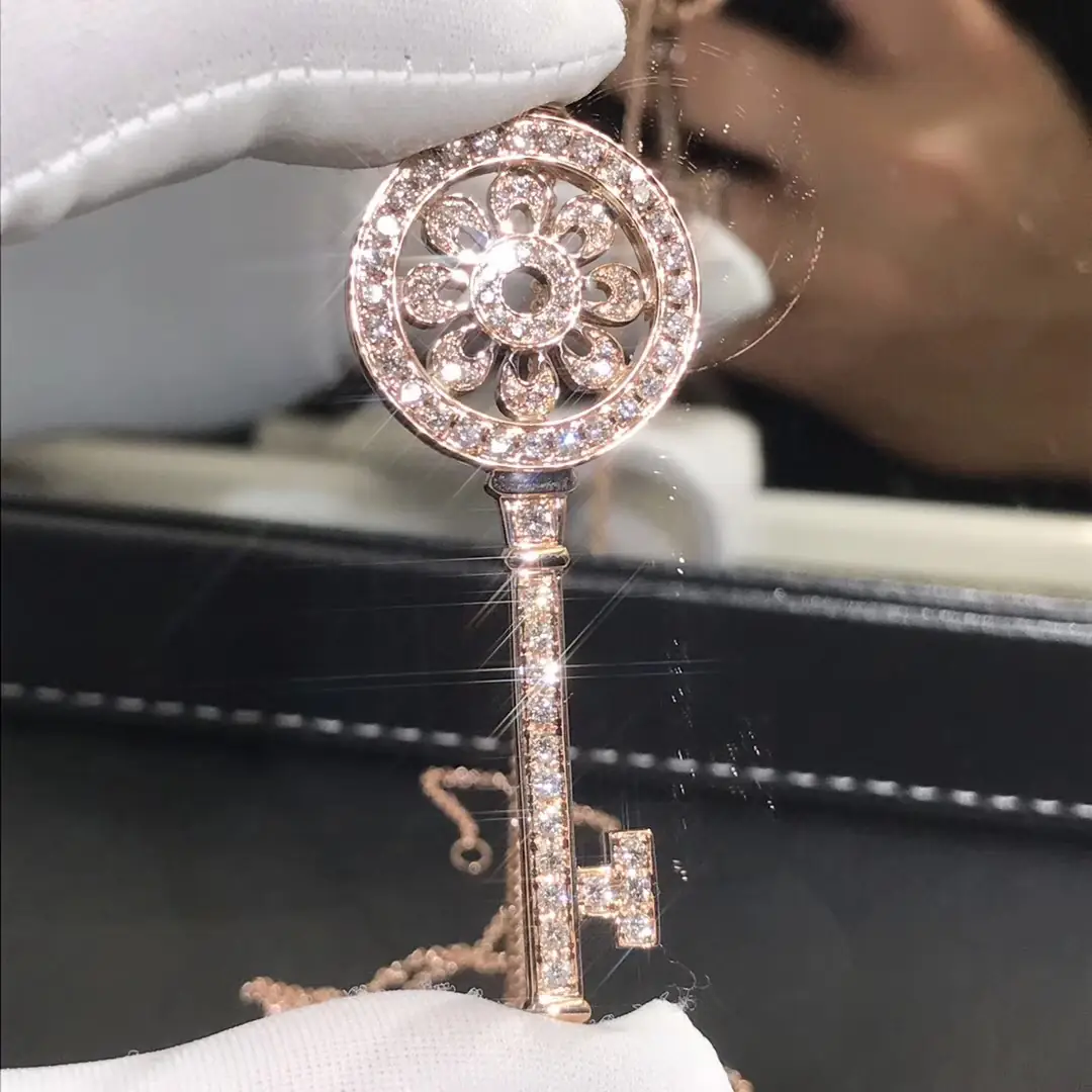 Колье Tiffany &amp; Co. Petal Key с бриллиантовым паве /белое, розовое золото/ 6