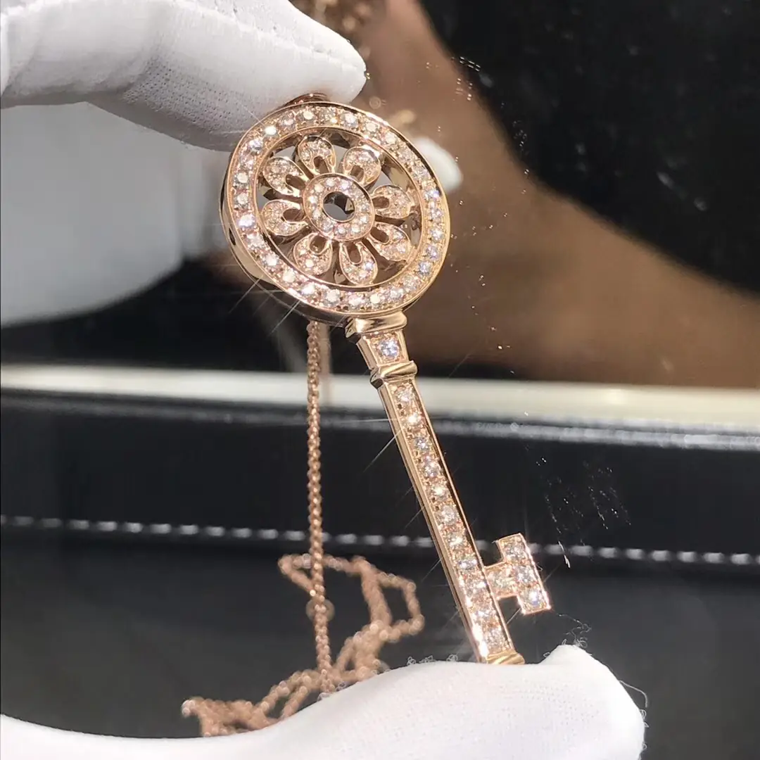 Колье Tiffany &amp; Co. Petal Key с бриллиантовым паве /белое, розовое золото/ 7