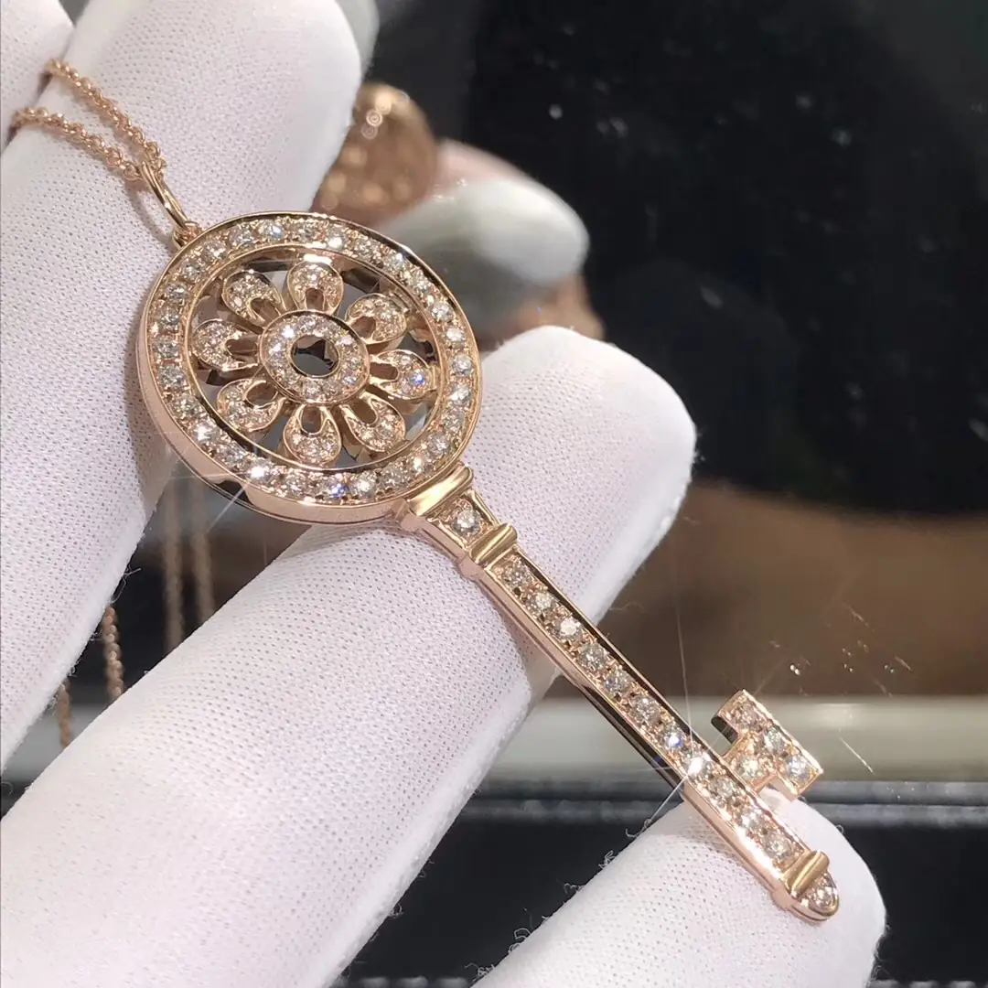 Колье Tiffany &amp; Co. Petal Key с бриллиантовым паве /белое, розовое золото/ 8