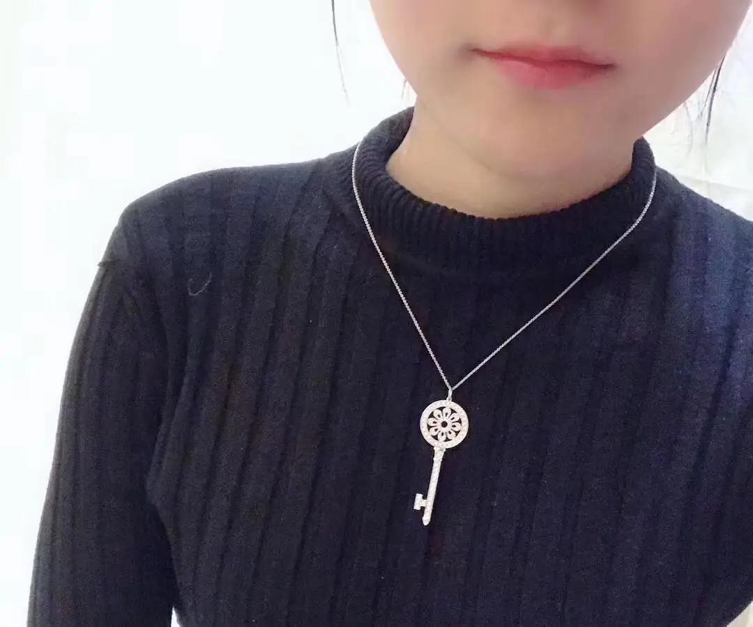 Колье Tiffany &amp; Co. Petal Key с бриллиантовым паве /белое, розовое золото/ 9