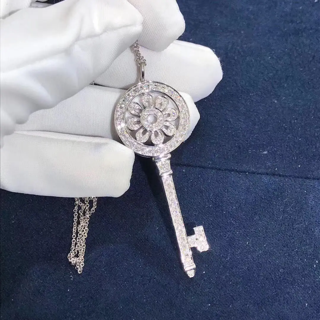 Колье Tiffany &amp; Co. Petal Key с бриллиантовым паве /белое, розовое золото/ 10