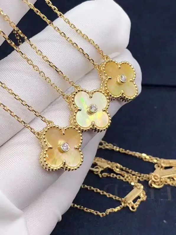 Подвеска Van Cleef &amp; Arpels Alhambra /желтое золото, перламутр, бриллианты/