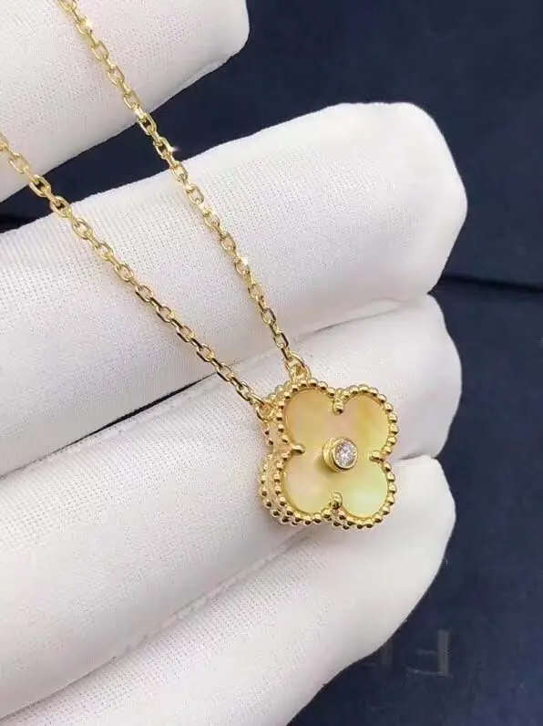 Подвеска Van Cleef & Arpels Alhambra /желтое золото, перламутр, бриллианты/ 3
