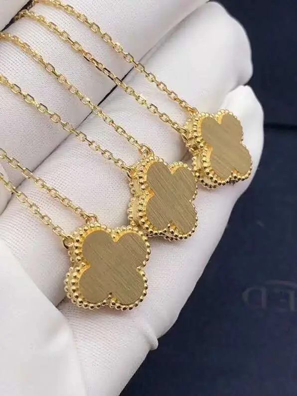 Подвеска Van Cleef & Arpels Alhambra /желтое золото, перламутр, бриллианты/ 5