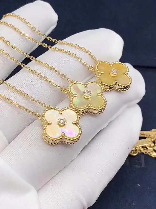 Подвеска Van Cleef & Arpels Alhambra /желтое золото, перламутр, бриллианты/ 6