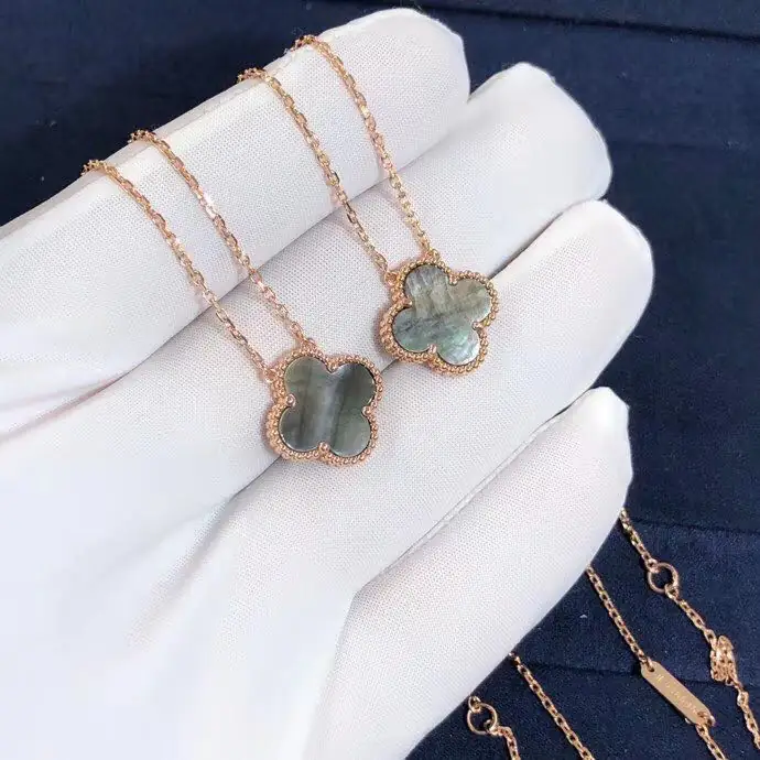 Подвеска Van Cleef Arpels Alhambra /розовое золото, перламутр/