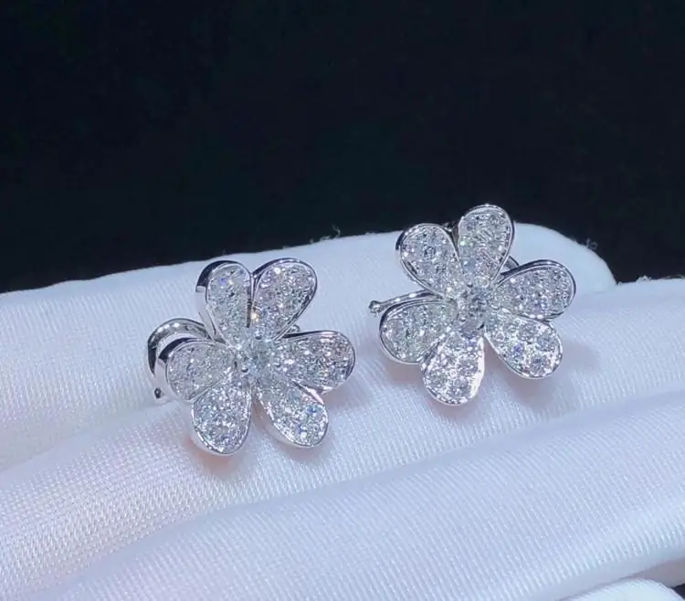 Серьги Van Cleef &amp; Arpels /бриллианты, белое золото/
