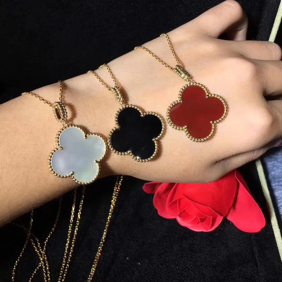 Подвеска  Van Cleef & Arpels Magic Alhambra /черный оникс, желтое золото/ 2
