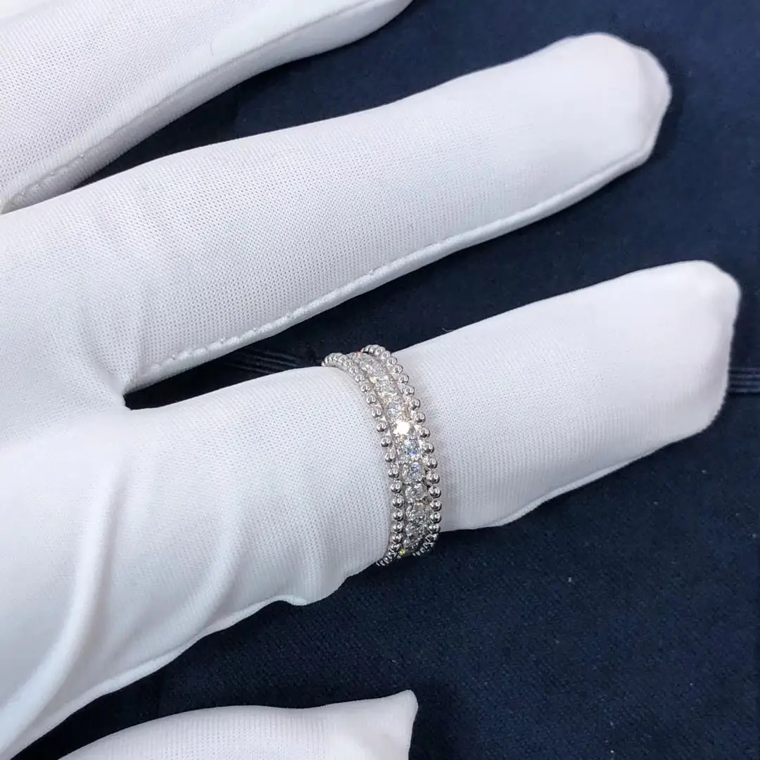Кольцо Van Cleef & Arpels Perlée с бриллиантами в 1 ряд /белое золото/ 6