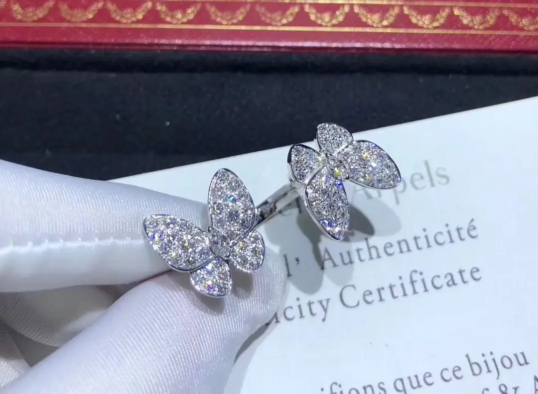 Кольцо Van Cleef & Arpels /белое золото, бриллианты/